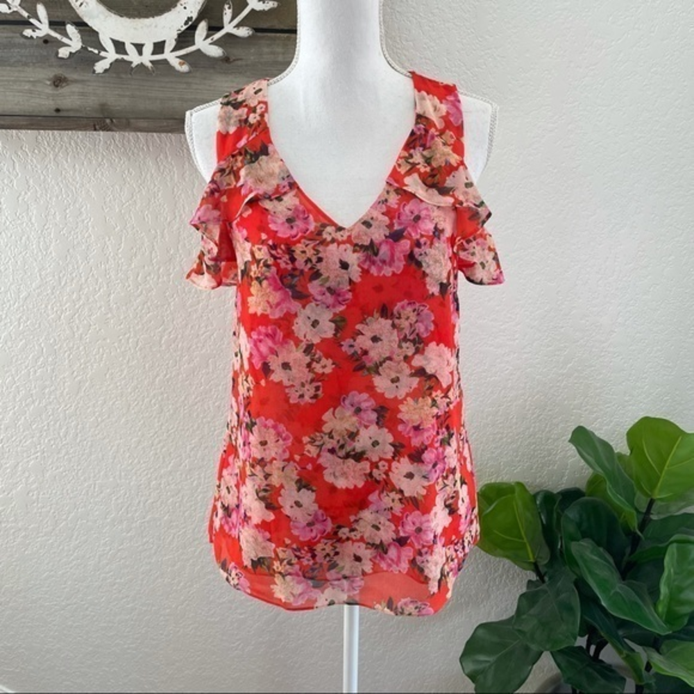 Cabi 5352 red floral cold shoulder‎ ruffle top XS